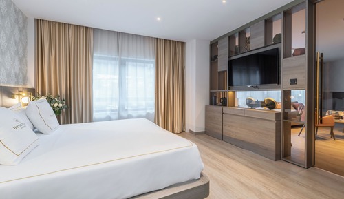 Family Room, 1 Queen Bed with Sofa bed (Deluxe Premium - 2 + 2)