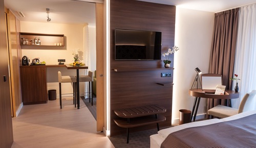 Suite, 1 King Bed, Balcony (Living Room)