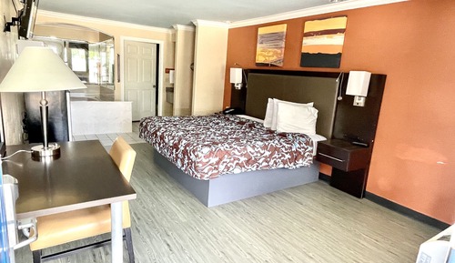 Standard Suite, 1 King Bed, Non Smoking, Jetted Tub