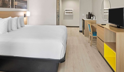Standard Room, 1 King Bed
