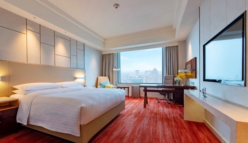 Club Room, 1 King Bed, City View (with one air purifier)