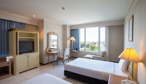 Deluxe Corner Room