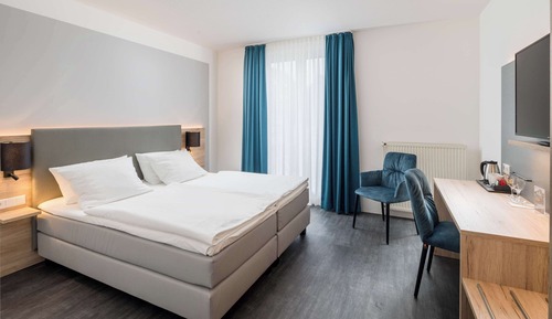 Business Room, 1 King Bed (Quiet Location)