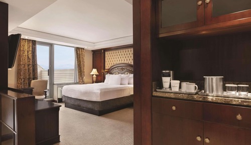 Suite, 1 King Bed, Non Smoking
