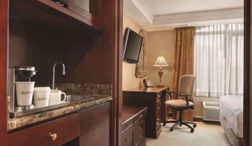 Room, 1 King Bed, Non Smoking (Upgrade)