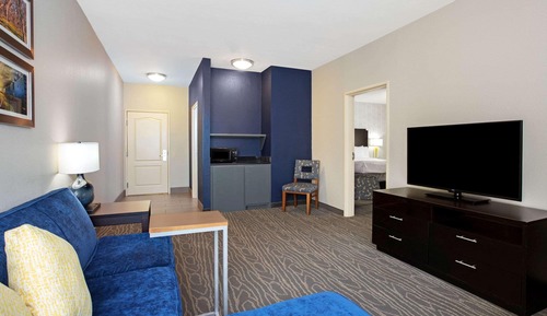 Suite, 1 Bedroom, Non Smoking (1 King Bed, Various Views)