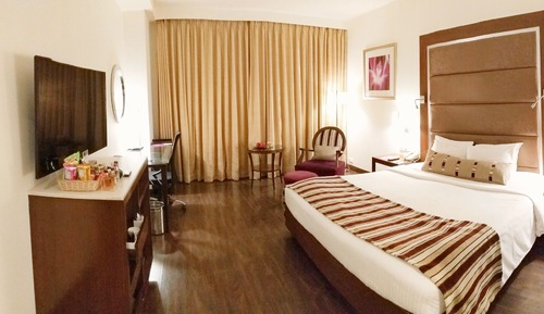Deluxe Room with Bathtub