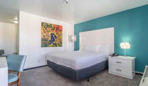 Standard Room, 1 King Bed