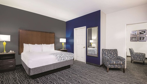 Suite, 1 King Bed, Accessible, Non Smoking (Mob,Tub w/Grab Bars,Countryside)