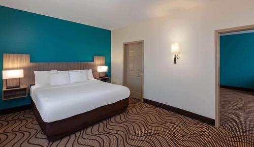 Suite, 1 King Bed, Non Smoking