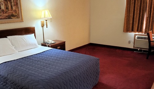 One Queen Bed non-smoking