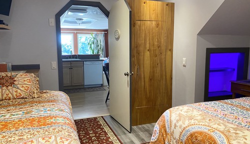The Captain's Quarters - 1 Bedroom Apartment