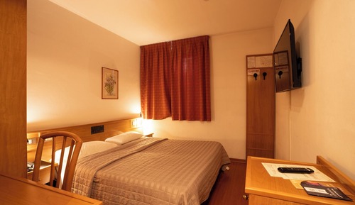 Economy Room