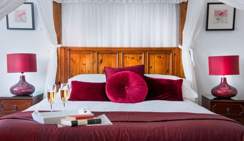 Four Poster Room
