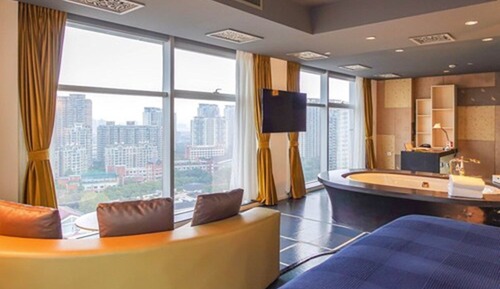 Suite, 1 King Bed (Privilege)