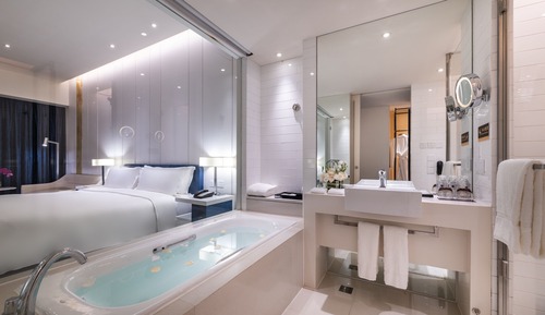 Business Suite, 1 King Bed, Business Lounge Access