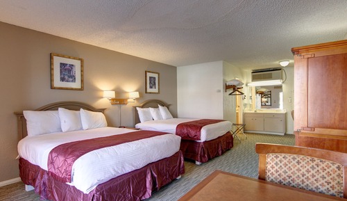 Double Room, 2 Queen Beds, Refrigerator & Microwave, Poolside