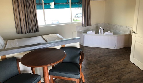 Room, Jetted Tub
