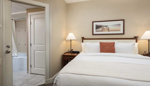 Standard Suite, 2 Bedrooms, Partial Lake View