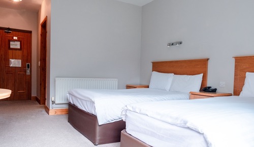 Double or Twin Room (in Lodge)