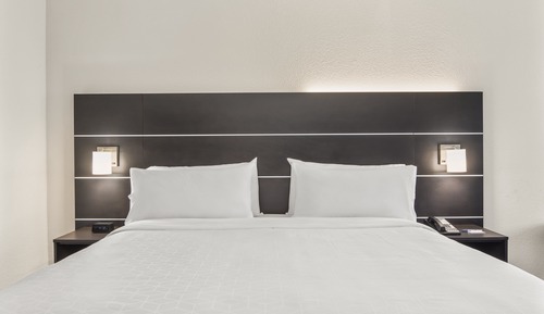 Standard Room, 1 King Bed