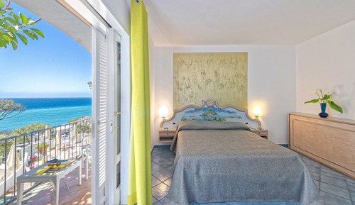 Classic Triple Room, Sea View