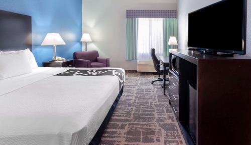 Deluxe Suite, 1 King Bed with Sofa bed, Non Smoking