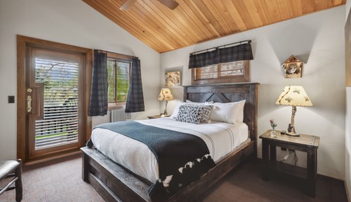 Room, 1 King Bed, Mountain View (Blackbear)