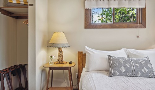 Basic Room, 1 Queen Bed (Aspen)