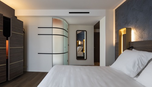 Room, 1 Queen Bed, Terrace, Park View (Privilege)