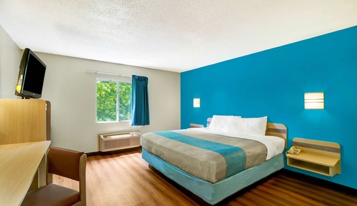 Standard Room, 1 King Bed, Accessible, Non Smoking