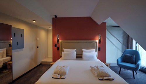 Superior Suite with Skyline View