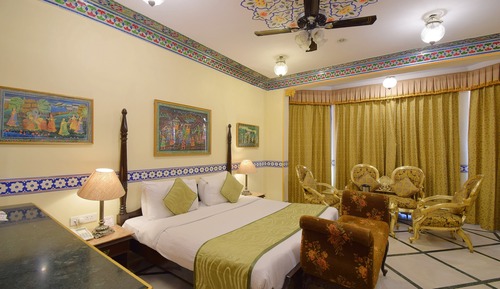Royal Suite - Free Pick-up on Arrival (Train/Bus Station Only)