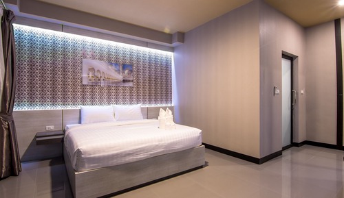 Connecting Room