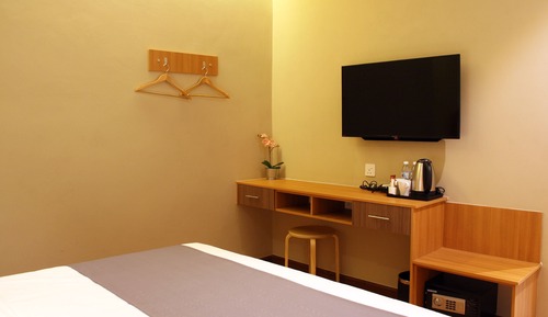 Standard Room, 1 Queen Bed, No Windows