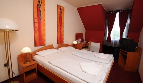 City Triple Room