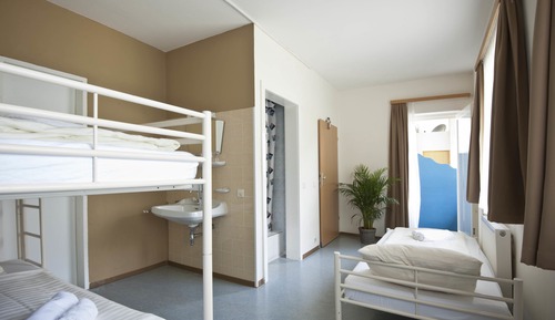 Family Room, Multiple Beds