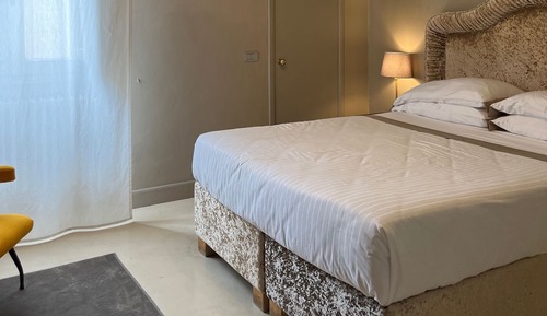 Connecting rooms, 2 Bedrooms, 1 Bathroom