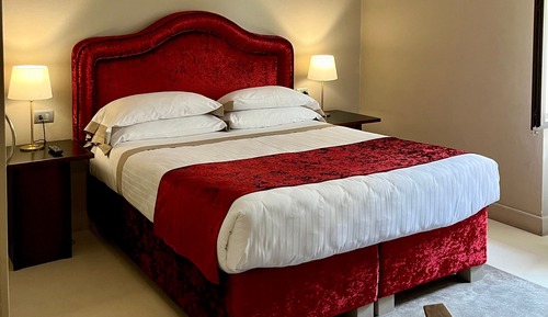 Medium Room