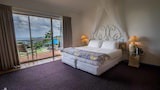 Deluxe Spa Room