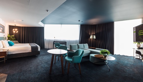 Corner Suite