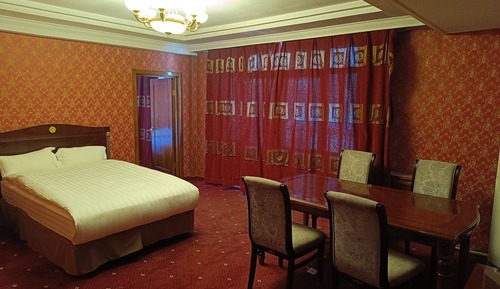 Family Room, 2 Bedrooms