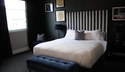 Deluxe Heritage King Suite