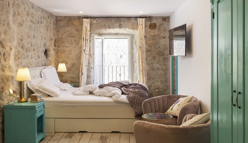 Deluxe Studio Suite, 1 Queen Bed, City View