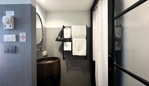 Standard Double Room, 1 Queen Bed, Non Smoking, Private Bathroom