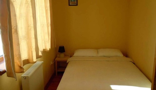 Basic Double Room Single Use, Shared Bathroom, Garden View