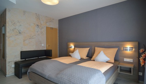 Basic Double Room, 1 Queen Bed