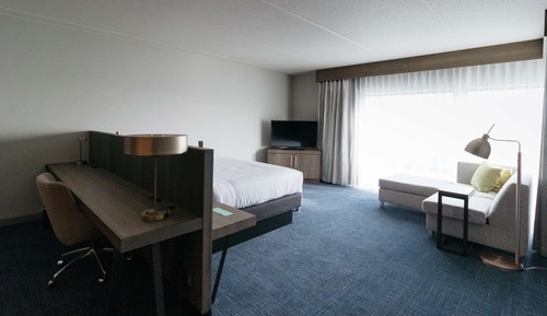 Deluxe Room, 1 King Bed, Accessible (Roll-In Shower)