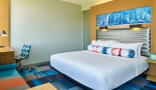 Room, 1 King Bed (Mobility/Hearing Access, Roll-In Shwr)