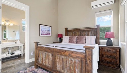 Premium Studio, 1 King Bed, Kitchenette